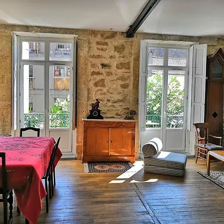 Spacious 3 Bedroom Center Trainstation * מונפלייה